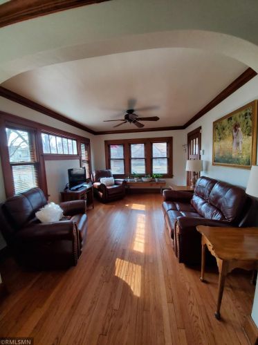 329 6th Ave, South Saint Paul, MN 55075-2625