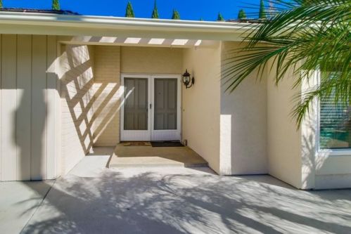 1195 Branding Iron Dr, Vista, CA 92081-6511