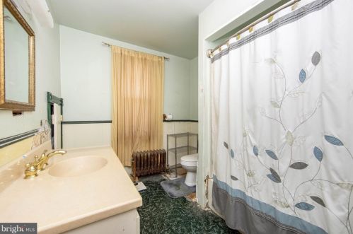 52 Chestnut Ave, Camden NJ  08109-2505 exterior