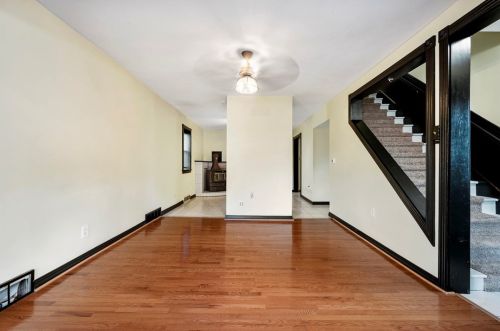 500 Glenn St, Wall, PA 15148-1205