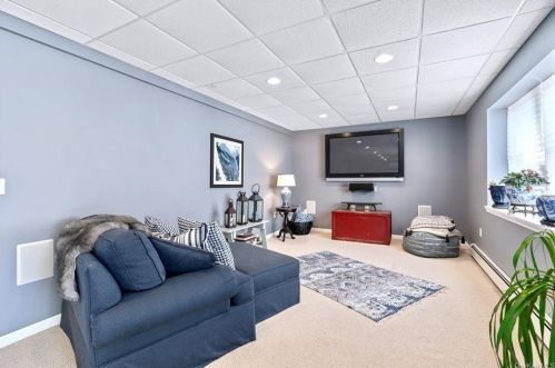 9 Murray Ln, Crotonville NY  10562-3300 exterior