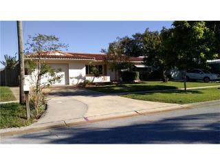 541 Park Dr, Largo, FL 33771-1337