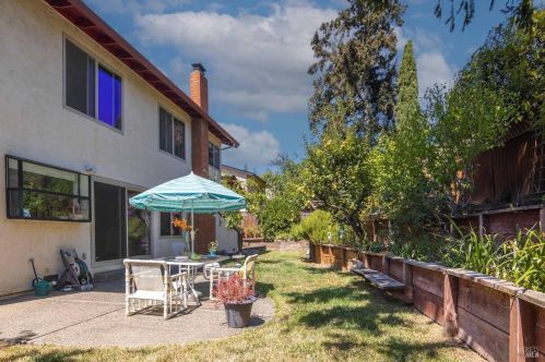 708 Montclair Dr, Santa Rosa CA  95409-2822 exterior