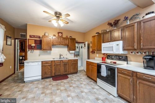 672 Manatawny St, Pottstown PA  19464-9407 exterior