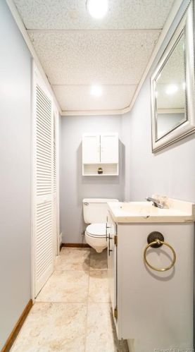 253 Oak Ridge Dr, Middletown CT  06457-1919 exterior