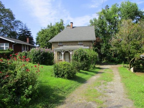 64 Beaver St, Leetsdale, PA 15056-1231
