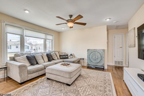 112 20th Ave, Manville NJ  08835-1640 exterior