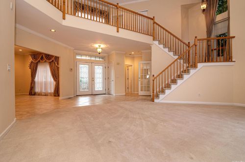 24 Hamlet Dr, Mount Sinai NY  11766-3002 exterior