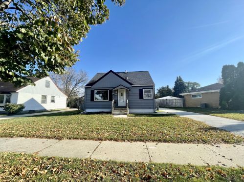10429 Montana Ave, Milwaukee, WI 53227-3230