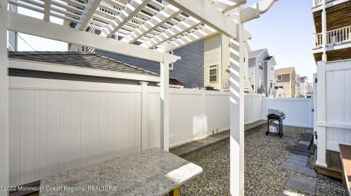 5 Fort Ave, Pelican Island NJ  08751-1512 exterior