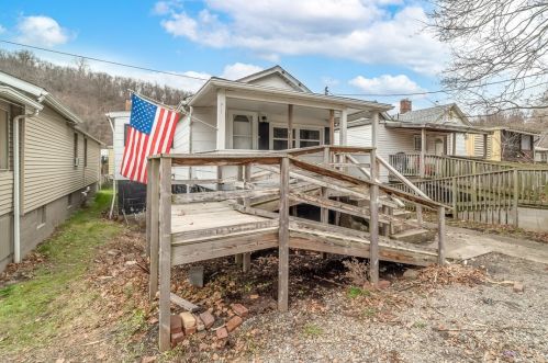 642 Zane Ave, New Kensington, PA 15068-3983