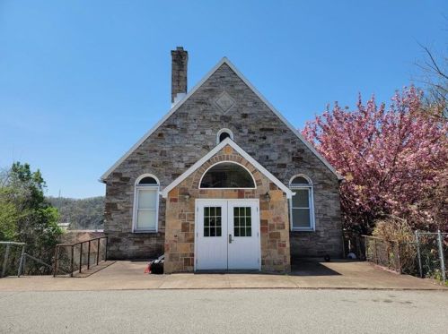 614 Michigan Ave, Glassport, PA 15045-1507