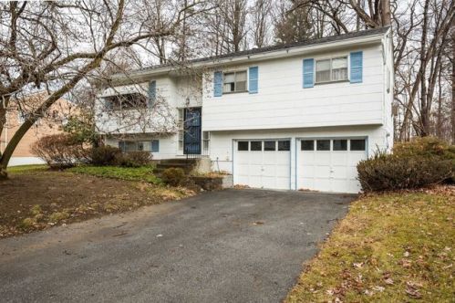 48 Robin Rd, Poughkeepsie, NY 12601-5632