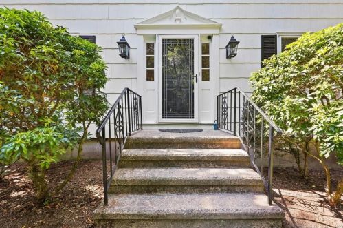 49 Fox Run Rd, Norwalk, CT 06850-2324