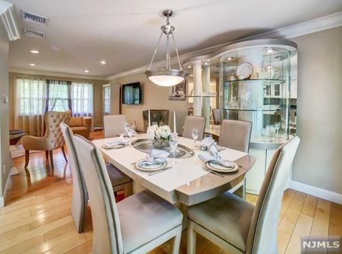 550 Franklin Ave, Franklin Lakes NJ  07417-2512 exterior