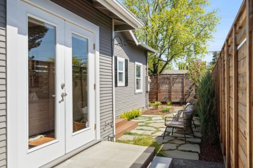 588 King St, Redwood City, CA 94062-2043