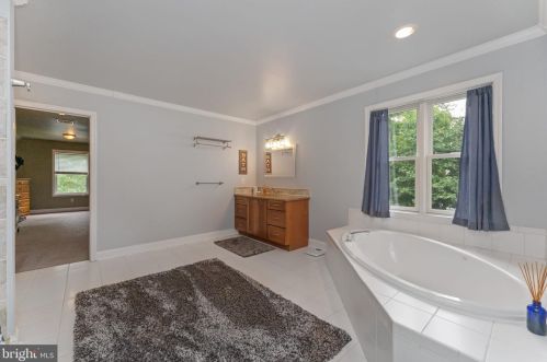 185 Clover Ln, Perkiomenville PA  18074-9485 exterior