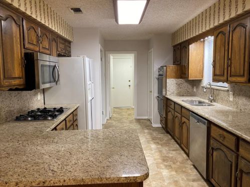 623 Grant Ct, Duncanville, TX 75137-2536