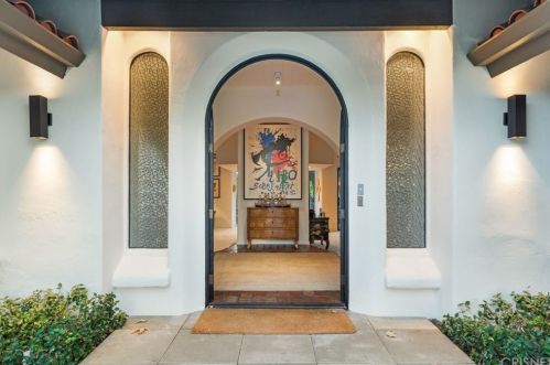 5242 Amestoy Ave, Van Nuys CA 91406-2112 exterior