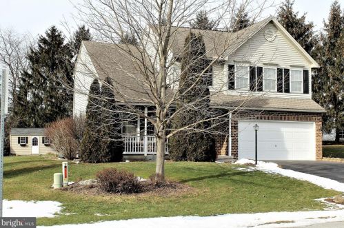 2 Forgedale Dr, Carlisle, PA 17015-4381
