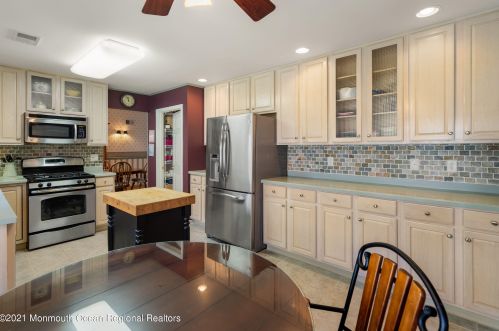 28 Winding River Rd, Lakewood NJ  08701-5733 exterior