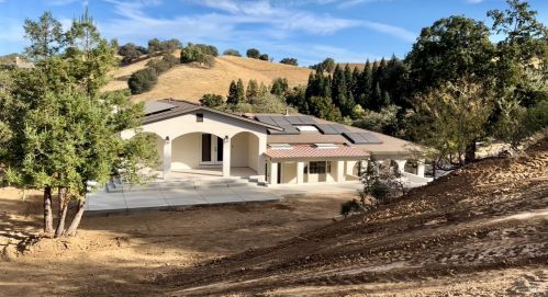 385 Vine St, Vacaville CA  95688-8704 exterior