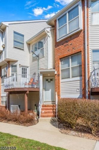 818 Harbortown Blvd, Perth Amboy, NJ 08861-2972