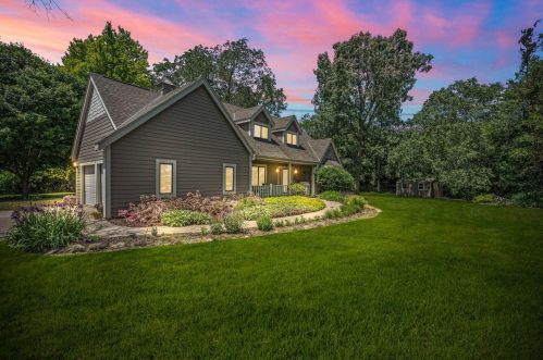 11301 Granville Rd, Thiensville, WI 53097-2803