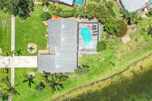 2266 Kings Lake Blvd, Naples FL  34112-5321 exterior