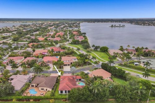 3821 185th Ave, Hollywood FL  33029-2712 exterior