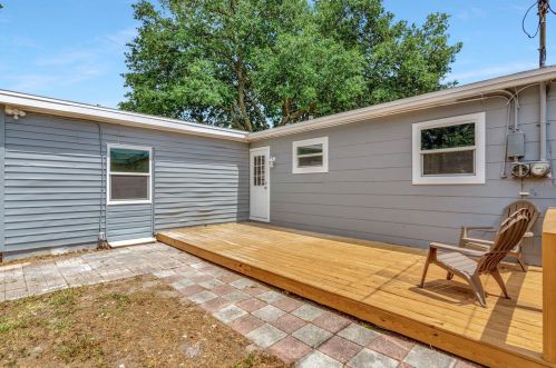 1047 48th Ave, Saint Petersburg FL  33703-3633 exterior