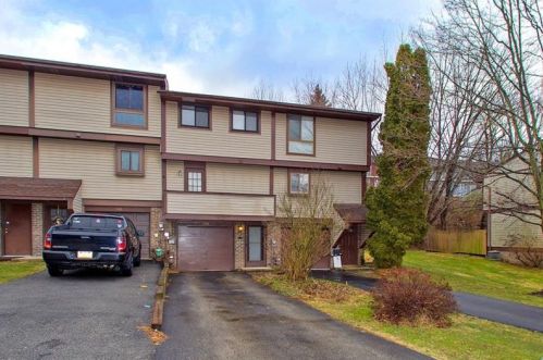 138 Lebeouf Dr, New Kensington, PA 15068-9356