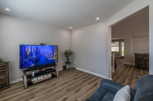 1117 Walnut Grove Ln, Simi Valley CA  93065-3394 exterior