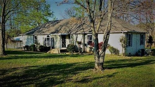 176 Schools Dr, Camden, TN 38320-3026