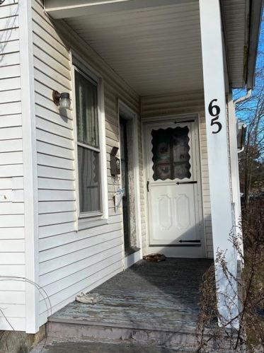 61 Maple St, Litchfield CT  06759-3101 exterior