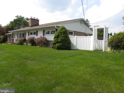 18 Citadel Dr, Camp Hill, PA 17011-7616