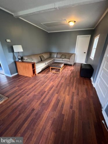 821 Walker Rd, Great Falls, VA 22066-2609