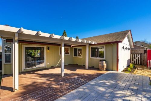144 Fulton Pl, Windsor CA  95492-9474 exterior