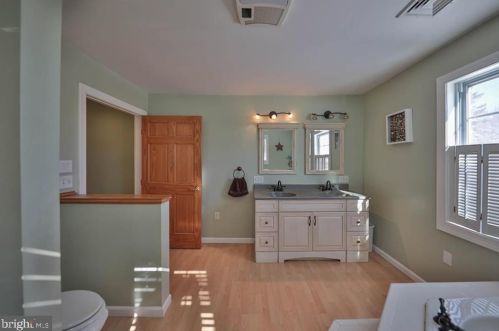 4121 Green Pond Rd, Easton PA  18045-2509 exterior