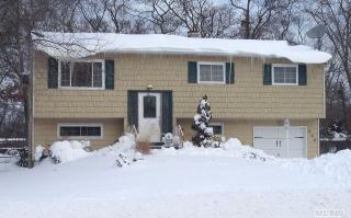 529 Hawkins Rd, Selden, NY 11784-1941