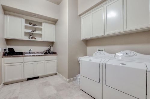 5902 Country Clb Pkwy, San Jose CA  95138-2301 exterior