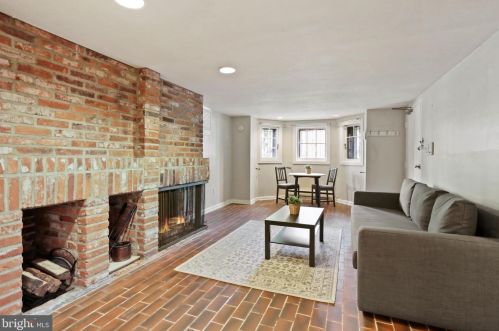 309 4th St, Washington, DC 20003-2046