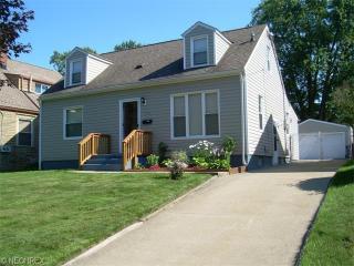 1386 Niagara Ave, Akron, OH 44305-2771