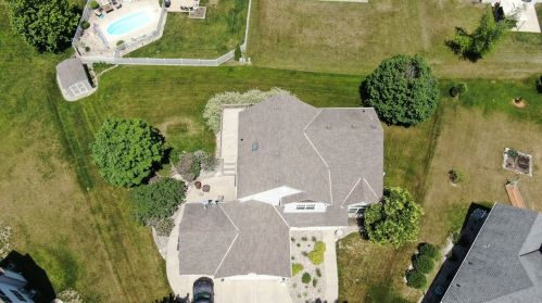 715 Apple Orchard Dr, Waterford WI  53185-2895 exterior