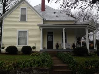 411 Lincoln Ave, Fayetteville, TN 37334-2431
