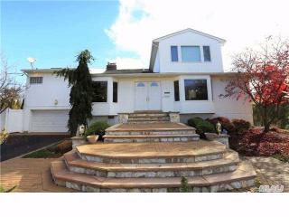 5 Holly Ln, Muttontown, NY 11753-1810