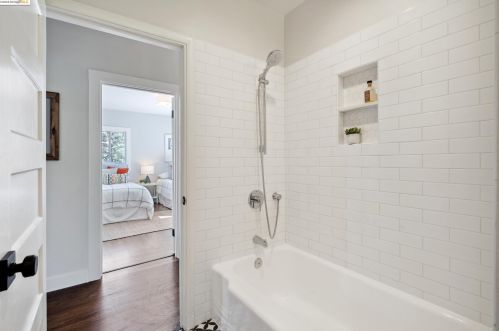 1510 Holman Rd, Oakland CA  94610-1833 exterior