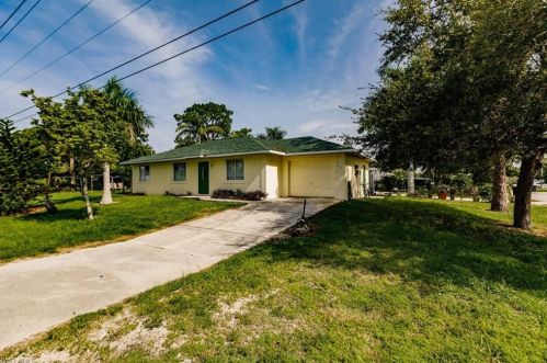 10801 Rosemary Dr, Bonita Springs, FL 34135-5267