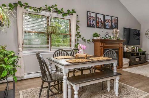 75 Ledgeview Dr, Rochester NH  03839-5618 exterior