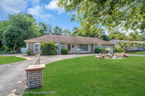 308 Huxley Dr, Bricktown, NJ 08723-7117